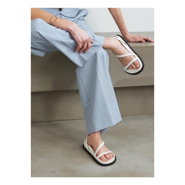 세인트 아그니 트위스트 가죽 슬링백 샌들 1647597332363192