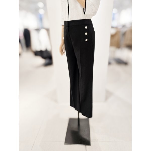 [파주점] [더아이잗컬렉션]모던 골드 버튼 디테일 팬츠 CR5A0SL471