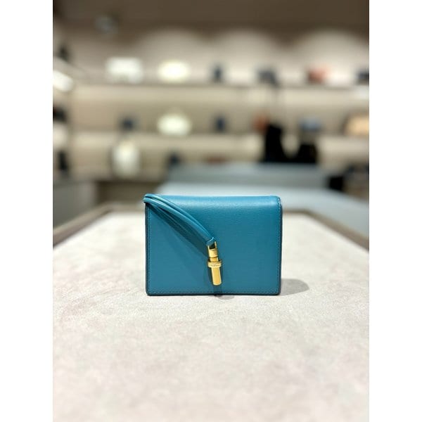 [파주점] 페르미어 2단 반지갑(Fermoir Half Wallet)RCWFX24641BUL