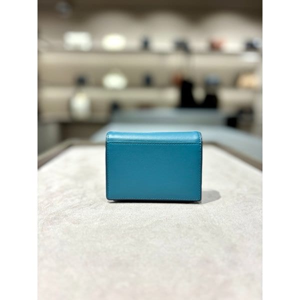 [파주점] 페르미어 2단 반지갑(Fermoir Half Wallet)RCWFX24641BUL