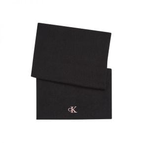 5529973 Calvin Klein MONOGRAM EMBRO SCARF