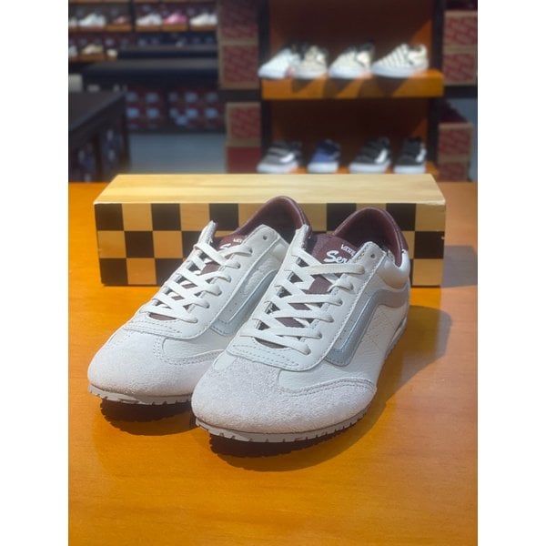 [여주점] (남여공용) 스니커즈 슈퍼 로우프로 Lx (그레이) (VN000D9TTUP)