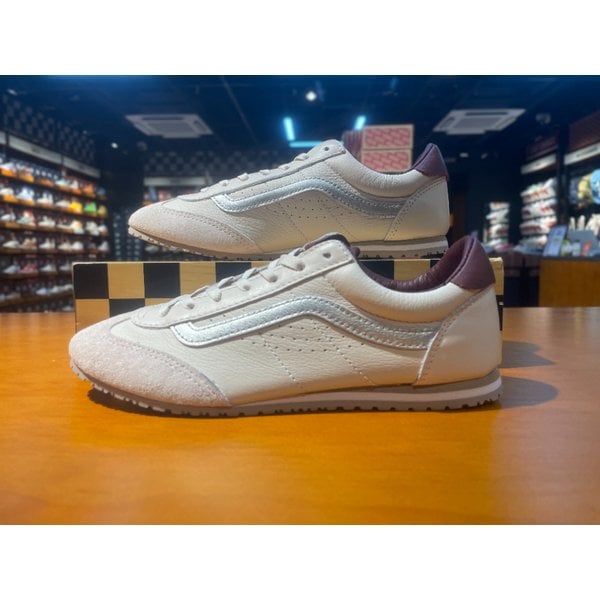 [여주점] (남여공용) 스니커즈 슈퍼 로우프로 Lx (그레이) (VN000D9TTUP)