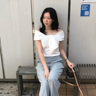 잇미샤 [25 S/S] 잇미샤 오프숄더 배색 블라우스 ITP5ZBL850