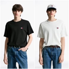 공용 릴랙스 배지 티셔츠 T32F0TTO08TMT1 TOMMY JEANS