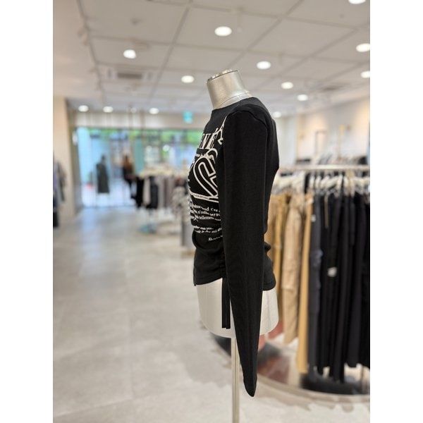 [부산점] 그래픽 포인트 언발 밑단 슬림티셔츠 ER4CL564