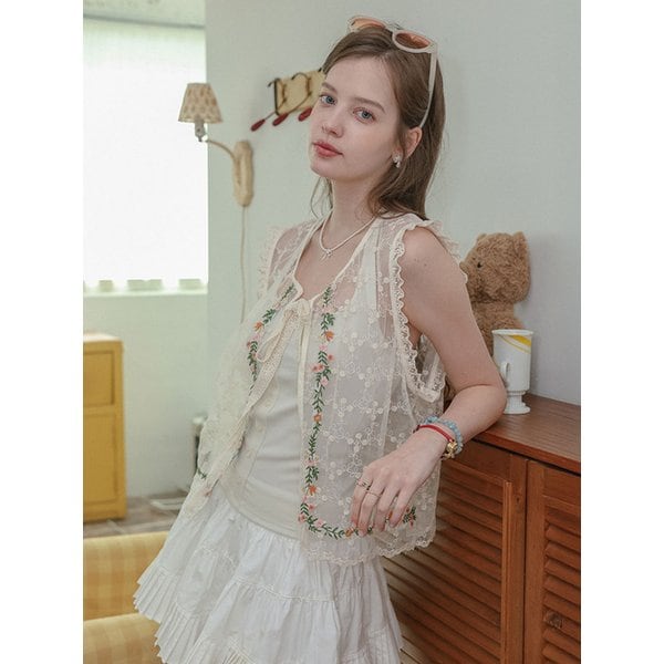 DD_Embroidery lace sleeveless vest_IVORY
