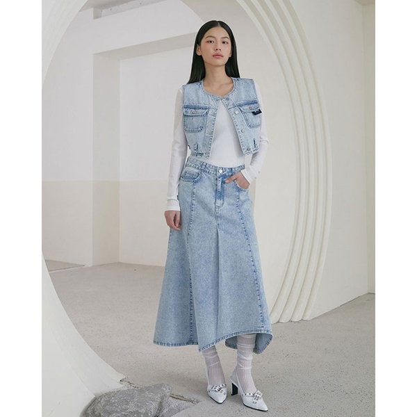 [시흥점] 여성 밑단 벨트고리 장식 포인트 크롭 데님 베스트  (ES1DV761)