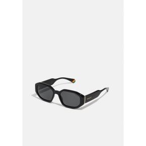 4953046 Polaroid Sunglasses - black