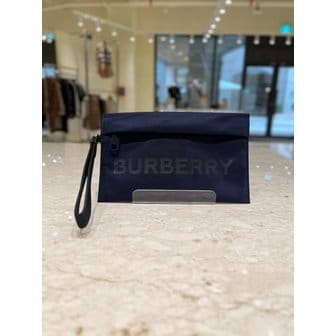 버버리 [부산점] 공용 프린트 로고 나일론 파우치백 8073139