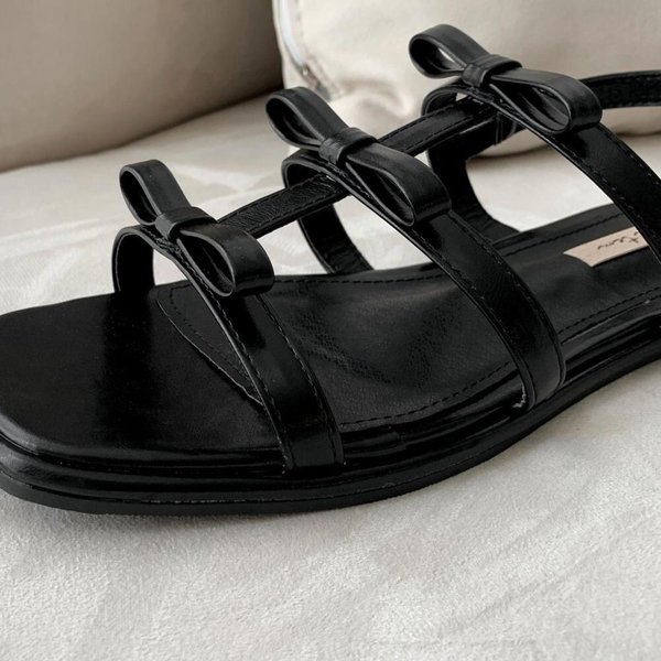 [옷자락] 여자 발레코어룩 플랫 리본 스트랩 슬링백 가죽 샌들
