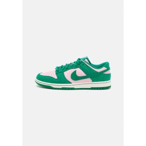 4721562 Nike DUNK LOW RETRO SE UNI - Trainers med soft pink/malachite/sail