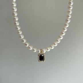 Black halo necklace-pearl (2024fw21)