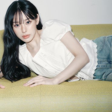 레이브 Lace Square Neck Blouse in White VW5MB123-01
