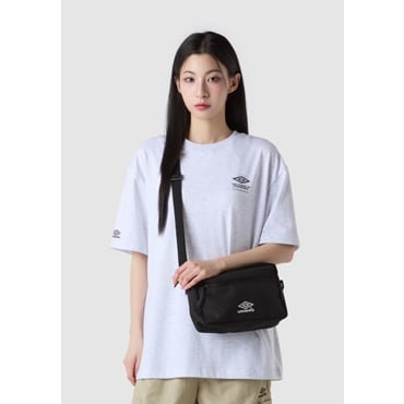 엄브로 남녀공용 에센셜 스퀘어 크로스백 UQ223CBG57BLK