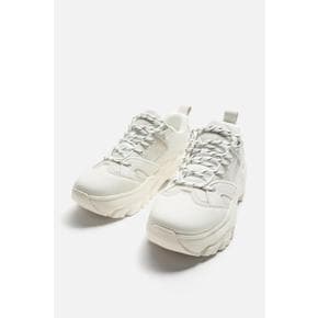 청키솔 스니커즈 2304/520 WHITE