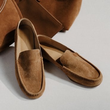 킨더살몬 Bask Suede Loafer Cognac