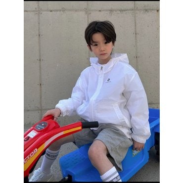 블랙야크키즈 여름에 시원하게  입는 자외선차단용 솔리드 바람막이점퍼 블랙야크키즈 메디자켓