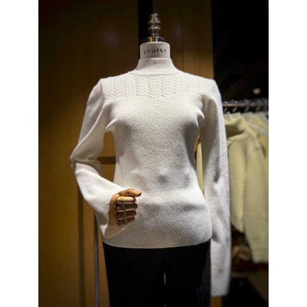 [시흥점] 여성 꽈배기 포인트 스켈럽 하프넥 니트 (ER4JK102)