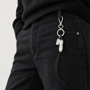 메종마르지엘라 SM6UA0026 P9209 951 MM6 태슬 피넛 참 키링