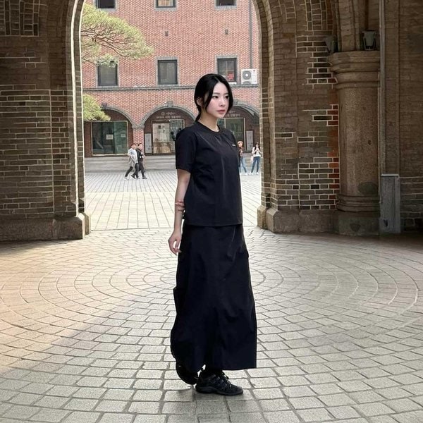 [여주점] N252WTS140 여성 아델리 경량 우븐스트레치 라운드 반팔 티셔츠 CARBON BLACK