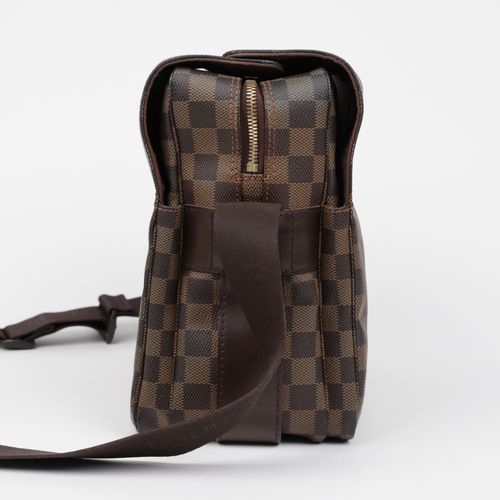 https://image-cdn.trenbe.com/resale-product-photo/869827/1789548267453-ad89c3a7-9ade-4180-9958-b8b04e641fae.jpg