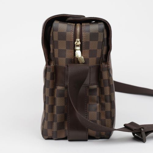 https://image-cdn.trenbe.com/resale-product-photo/869827/1789548267482-491a30ff-60db-4f32-be90-53928132ecde.jpg