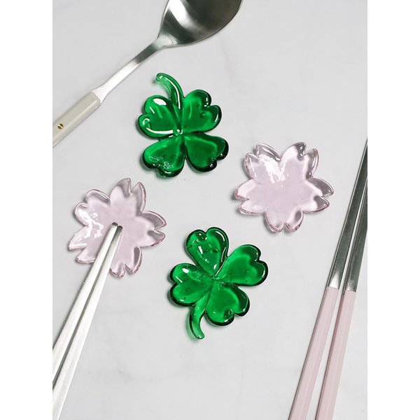 행운 네잎클로버 벚꽃 유리 젓가락받침 수저받침