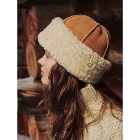 TALVI SHEARLING HAT (CAMEL)
