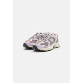 5320412 New Balance MR530 - Trainers purple