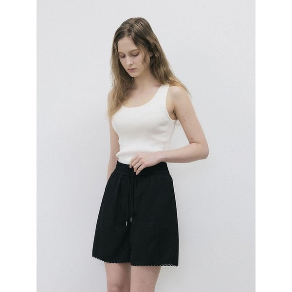 LACE TRIMMING SHORTS - BLACK