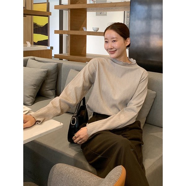 링클프리 프릴 하프넥 티블라우스_ ETOFFE