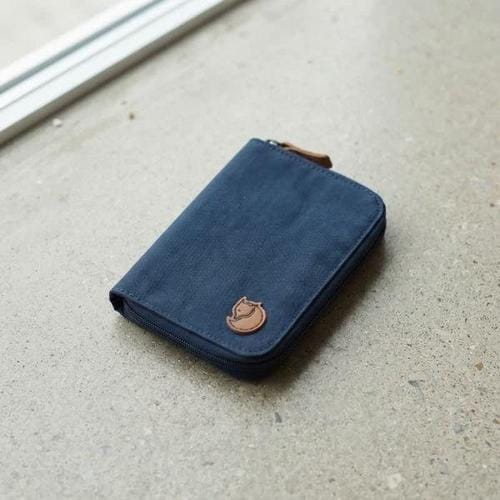 [MUST IT] 127746390 피엘라벤 26FW 패스포트 월렛 24220F265UAC23ACNV Passport Wallet