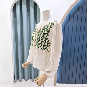 뜨게원단 배색 블라우스 SG09BL516