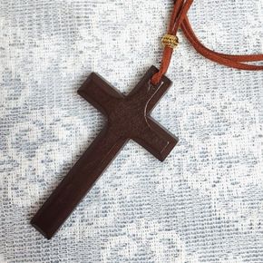 나무 십자가 펜던트 브라운