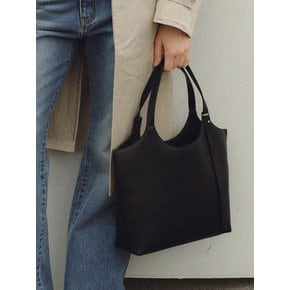 90 Veneta Bag Medium Black