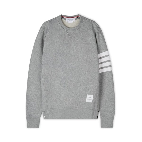 톰브라운 남성 사선 완장 그레이 맨투맨 MJT021H 00535 068