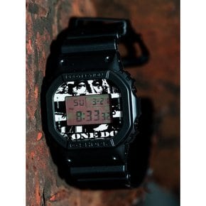 빔스 G-SHOCK 카와무라 코우스케 빔스 T DW 5600-E “1달러 지폐 슈레디드” 블랙 -