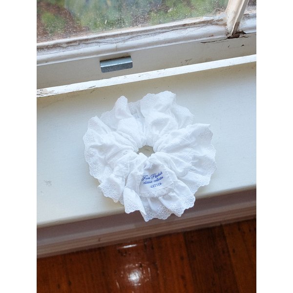 Jasmin Scrunchie_White
