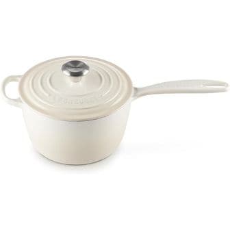  영국 르쿠르제 무쇠냄비 Le Creuset Signature Saucepan 2.25 qt Meringue 1632395