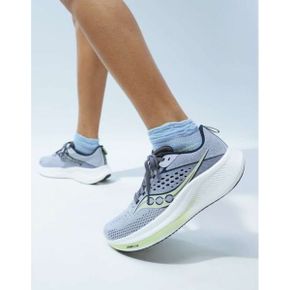 우먼 Saucony 라이드 17 뉴트럴 러닝 트레이너 운동화 인 iris 앤 네이비 8518643