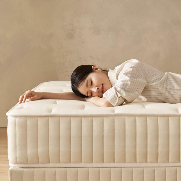 오슬로 오가닉 티타늄스프링 7존독립 타이트탑 메모리폼 퀸 매트리스 27cm