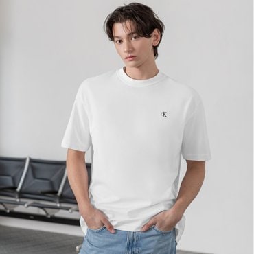 Calvin Klein Jeans 남성 릴렉스핏 아카이브 로고 반팔 티셔츠 리오더(40HM229RR)