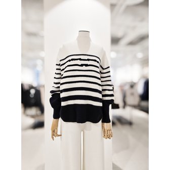 아이잗컬렉션 [파주점] [더아이잗컬렉션]에어 울 자수 풀오버 니트 CPBA1PO521