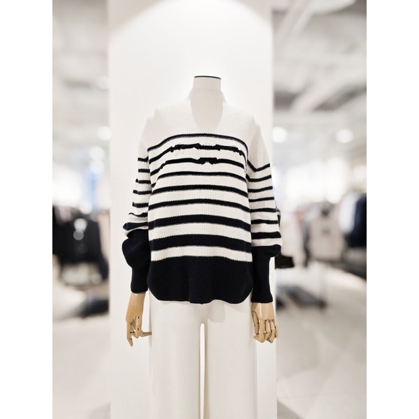 [파주점] [더아이잗컬렉션]에어 울 자수 풀오버 니트 CPBA1PO521