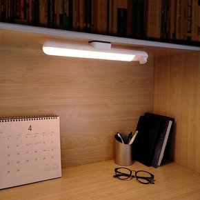 룸인커머스 LED 마그네틱 무선 다용도 스탠드 독서실 독서등 각도조절