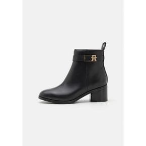 5449788 Tommy Hilfiger LOGO MID HEEL BOOTIE - Ankle boots black