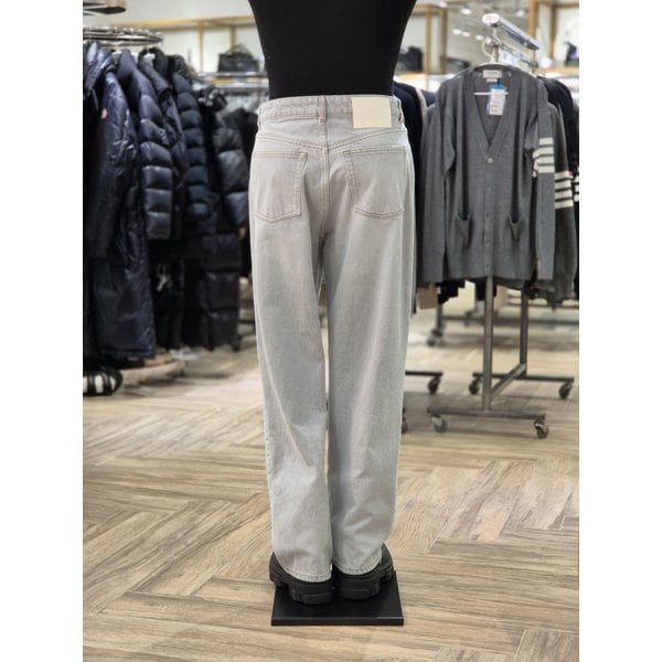 [파주점] [AMI]  아미 루즈 핏 데님 팬츠 UTR440-DE0028-0555