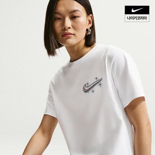 여성 나이키 스포츠웨어 클래식 오버사이즈 티셔츠 IH7605-100