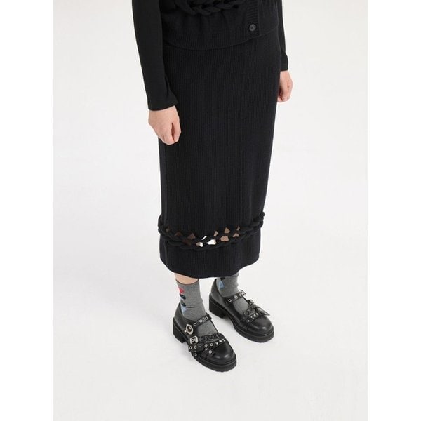Solid Twist Embroidery Knit Skirt (black) LFKDS26100BKX